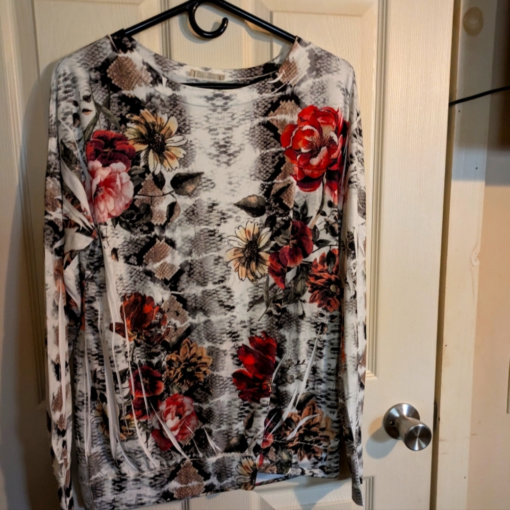 Very soft long sleeve floral shirt